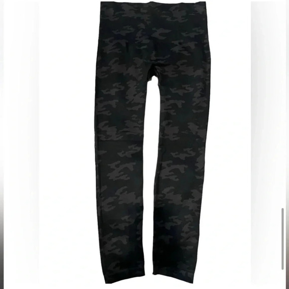 SPANX LOOK AT ME NOW BLACK CAMO LEGGINGS LARGE CAMOFLAUGE - Picture 7 of 11
